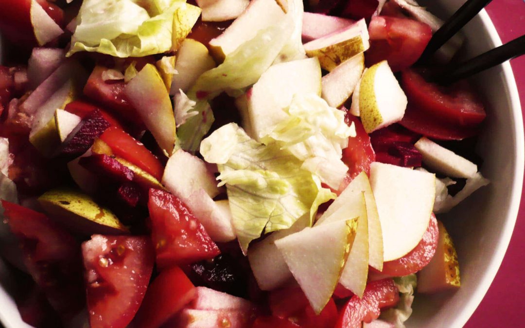 Salada de Pêra e Beterraba com Alface e Tomate